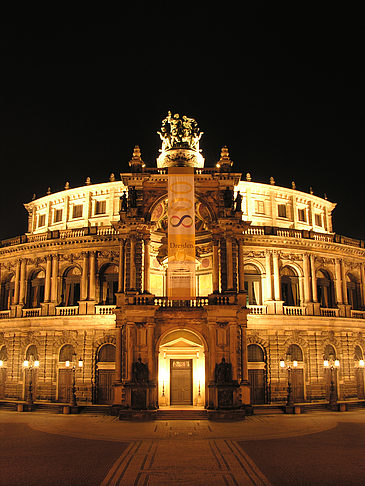 Semperoper bei Nacht Fotos