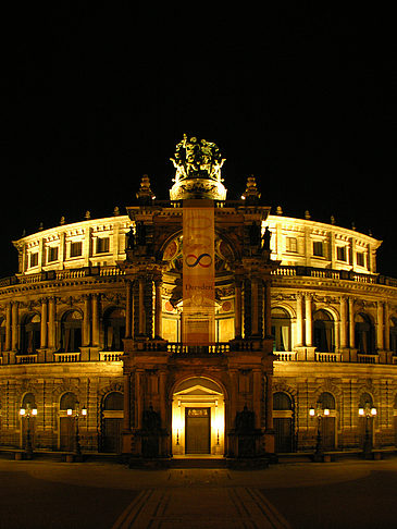 Semperoper bei Nacht Fotos