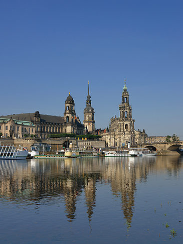 Elbe vor dem Terrassenufer Fotos