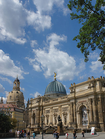Frauenkirche und Kunstakademie Foto 