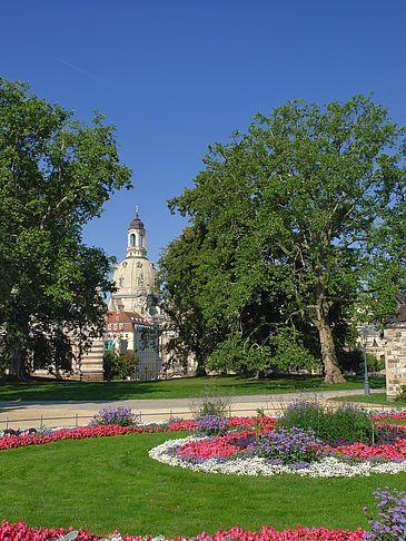 Foto Garten vor Frauenkirche