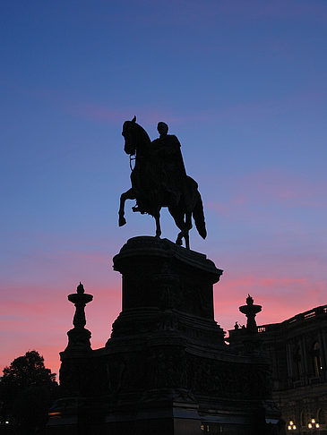 Foto König-Johann-Statue bei Sonnenuntergang
