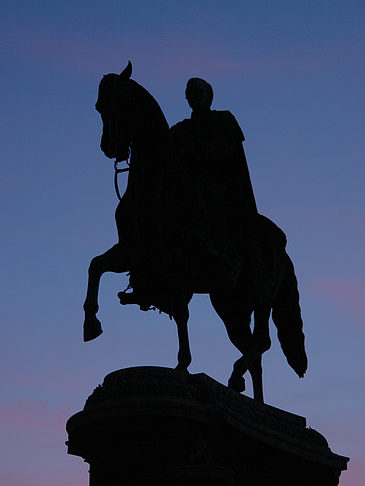 Foto König-Johann-Statue bei Sonnenuntergang - Dresden