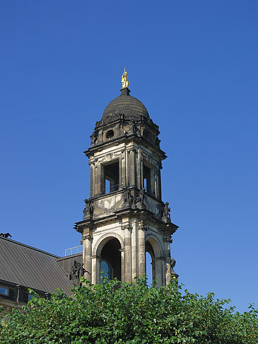 Fotos Dach des Gerichts