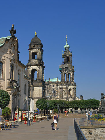 Oberlandesgericht mit Hofkirche Foto 