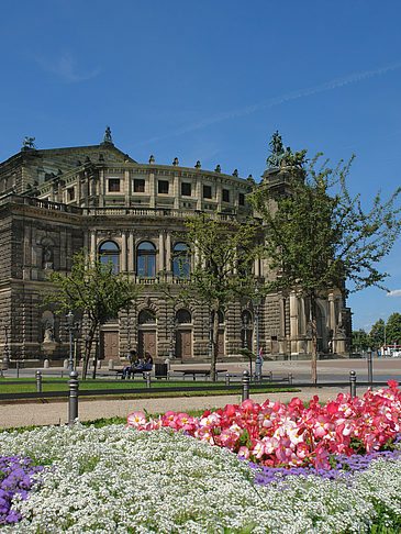 Fotos Semperoper mit Blumen