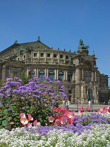 Semperoper mit Blumen Fotos