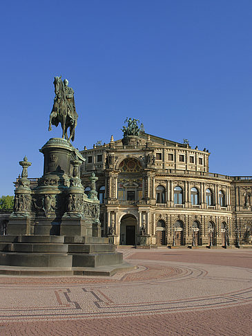 Foto Semperoper mit Statue