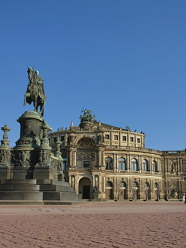 Foto Semperoper mit Statue