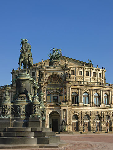 Fotos Semperoper mit Statue | Dresden