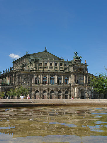 Fotos Semperoper mit Springbrunnen | Dresden