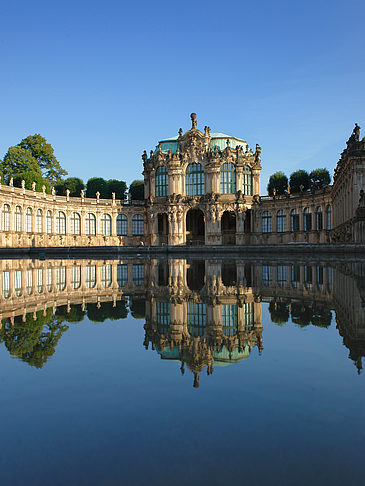 Wallpavillon mit Brunnen Foto 