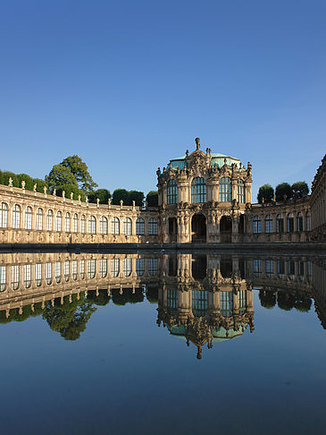 Wallpavillon mit Brunnen Fotos