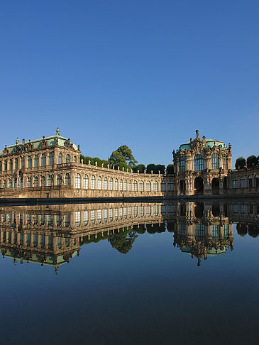 Wallpavillon mit Brunnen Foto 