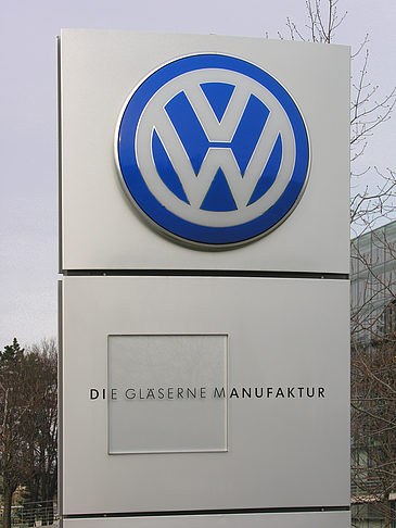Volkswagen an der Glaesernen Manufaktur Fotos