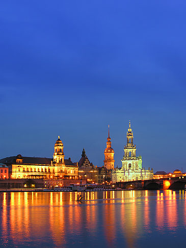 Hofkirche bei Nacht Foto 