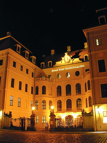 Taschenbergpalais bei Nacht Fotos