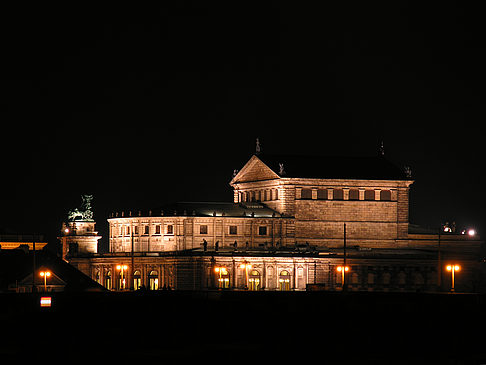 Foto Semperoper bei Nacht