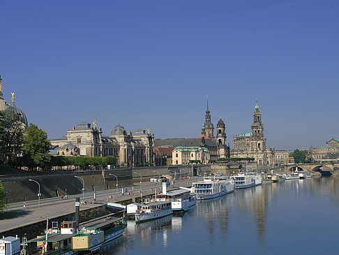 Augustusbrücke mit Schlossplatz Fotos