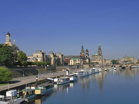 Augustusbrücke mit Schlossplatz Fotos