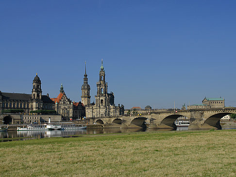 Fotos Augustusbrücke mit Wiese