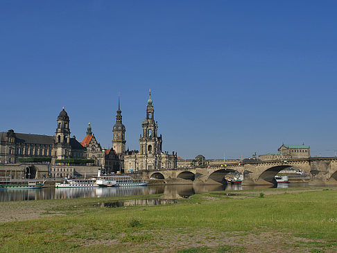 Foto Augustusbrücke mit Wiese