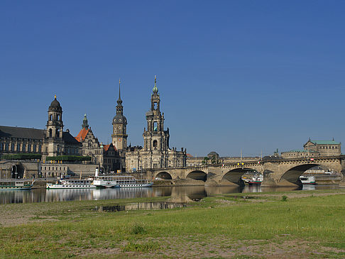 Foto Augustusbrücke mit Wiese