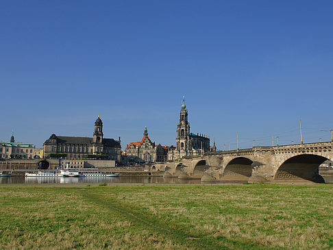 Fotos Augustusbrücke mit Wiese | Dresden