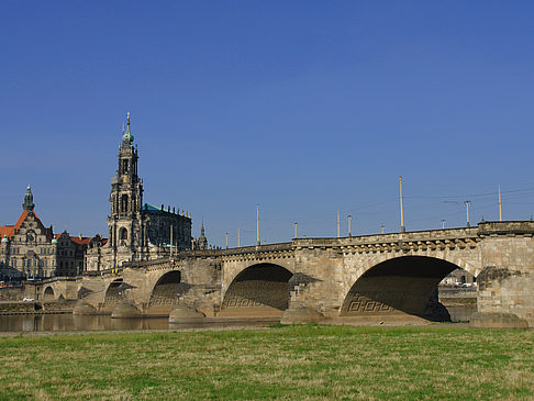 Foto Augustusbrücke mit Wiese - Dresden