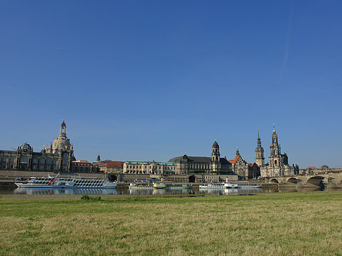 Fotos Brühlsche Terrasse mit Wiese