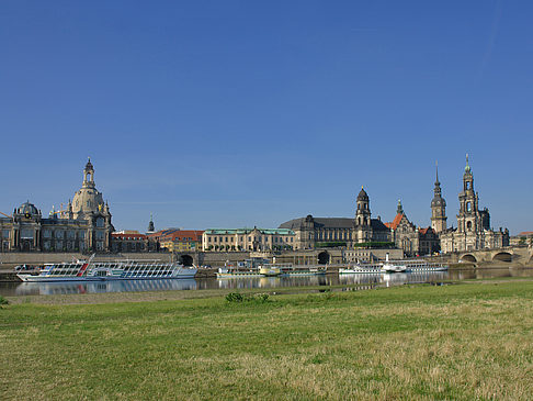 Brühlsche Terrasse mit Wiese Fotos