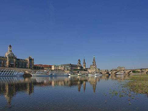 Elbe vor dem Terrassenufer Foto 