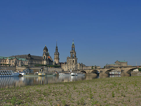 Blick auf den Schlossplatz Fotos