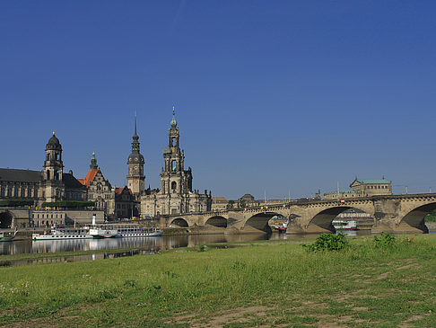 Blick auf die Brühlsche Terrasse Foto 