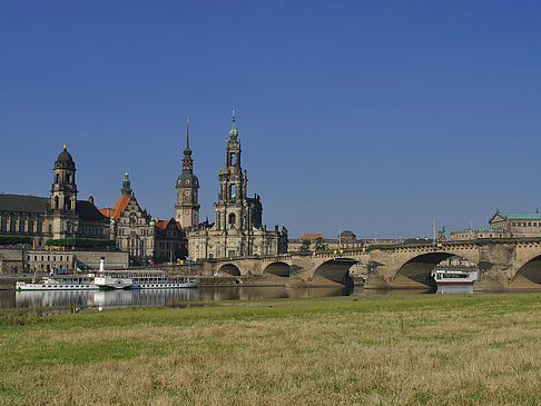 Blick auf die Brühlsche Terrasse Fotos