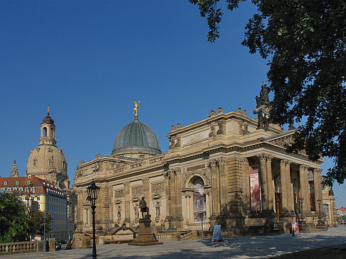 Frauenkirche und Kunstakademie Foto 