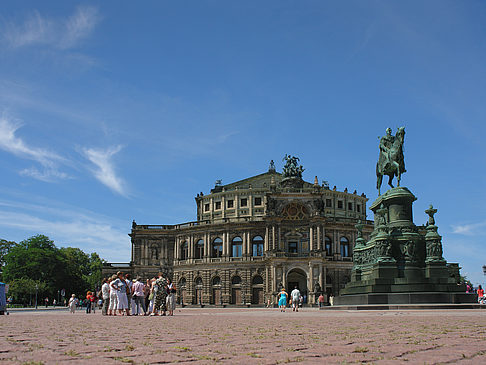 Foto König-Johann-Statue mit Semperoper - Dresden