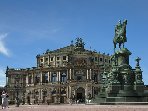Fotos König-Johann-Statue mit Semperoper | Dresden