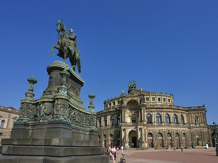 Fotos König-Johann-Statue mit Semperoper | Dresden