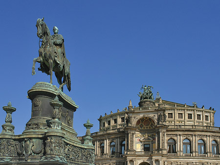 Foto König-Johann-Statue mit Semperoper - Dresden