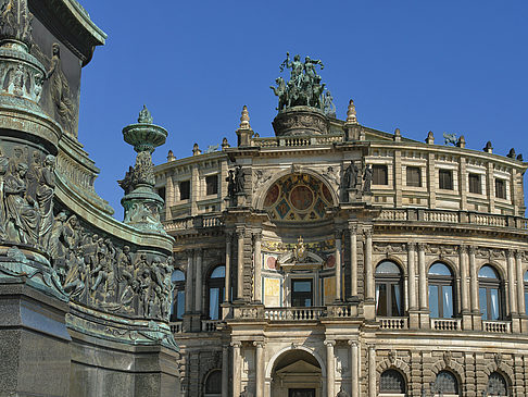 Fotos König-Johann-Statue mit Semperoper