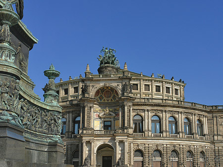 Foto König-Johann-Statue mit Semperoper