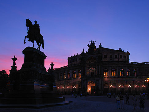 Foto Statue und Semperoper - Dresden