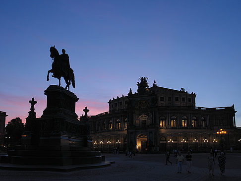 Foto Statue und Semperoper - Dresden