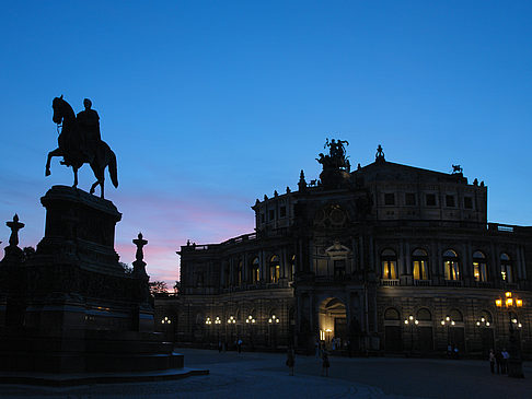 Foto Statue und Semperoper