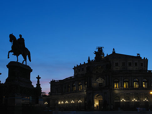 Foto Statue und Semperoper - Dresden