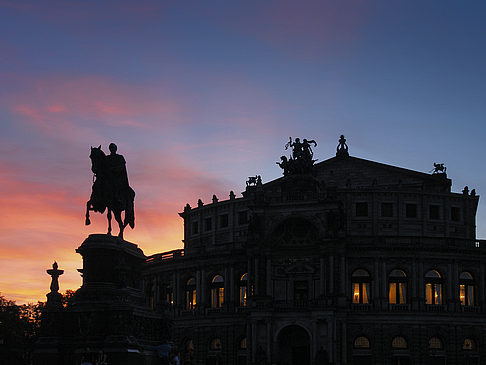 Statue und Semperoper