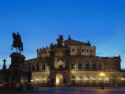 Statue und Semperoper Foto 
