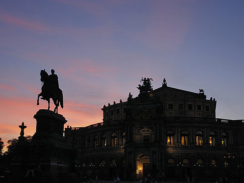 Statue und Semperoper Foto 