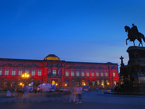 Statue und Zwinger